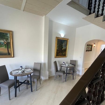 Bed and Breakfast Alina Boutique Living Виктория Экстерьер фото