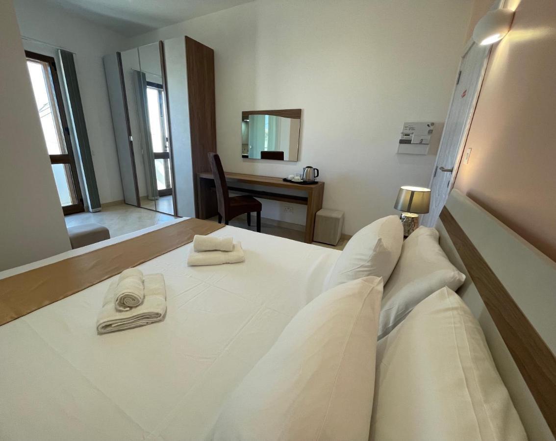 Bed and Breakfast Alina Boutique Living Виктория Экстерьер фото