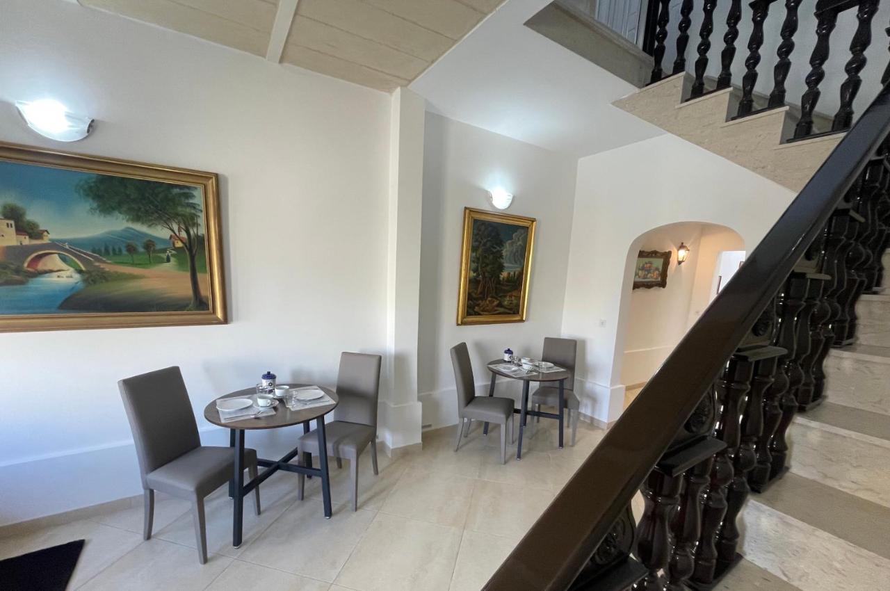 Bed and Breakfast Alina Boutique Living Виктория Экстерьер фото