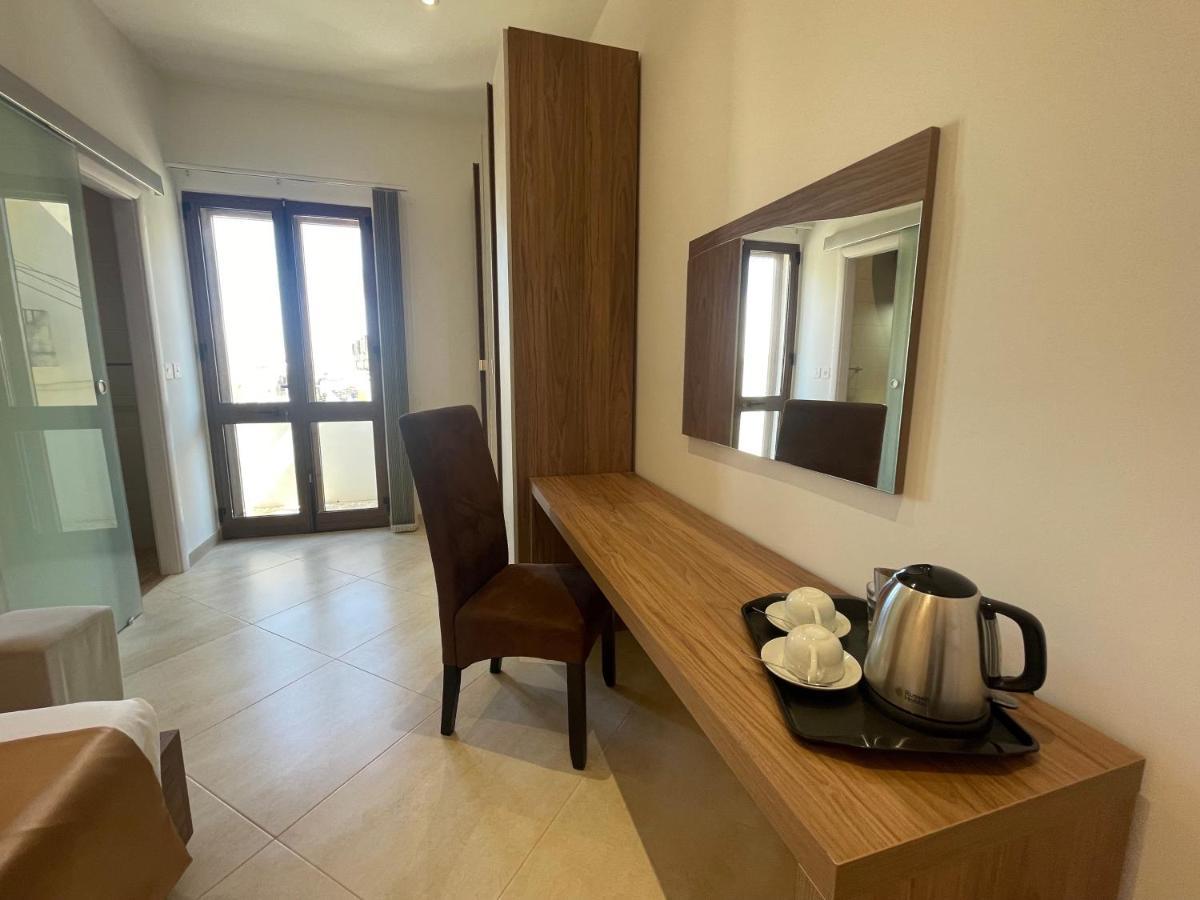 Bed and Breakfast Alina Boutique Living Виктория Экстерьер фото