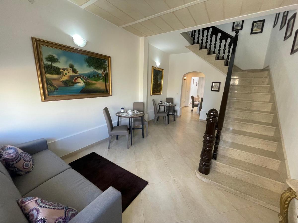 Bed and Breakfast Alina Boutique Living Виктория Экстерьер фото
